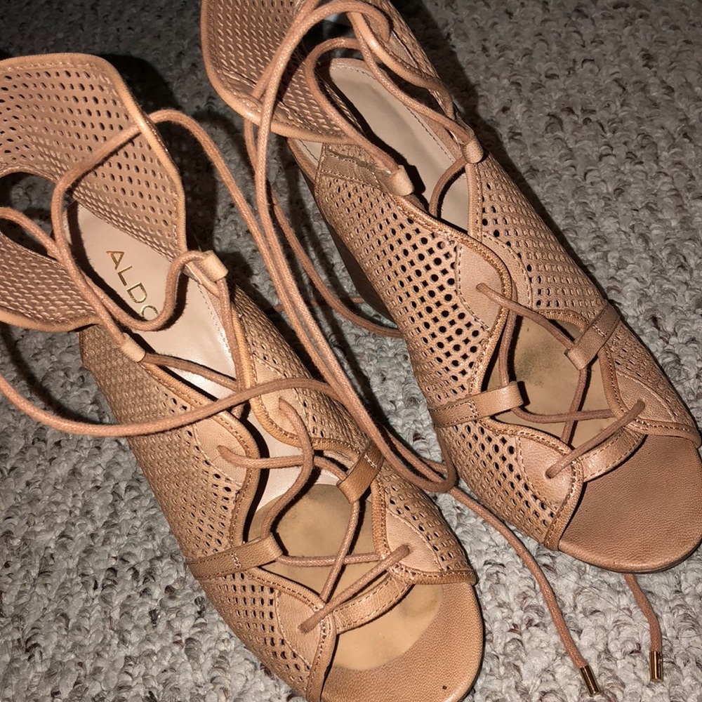 Tan Heel Mini Wedges